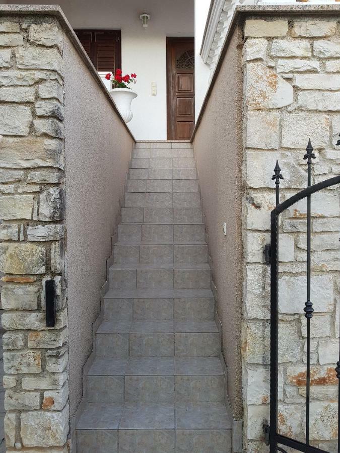 Nada And Family Apartment Rovinjsko Selo Exterior photo